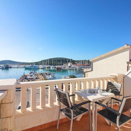 Goles Apartments-First Row To The Sea Rogoznica  Bagian luar foto