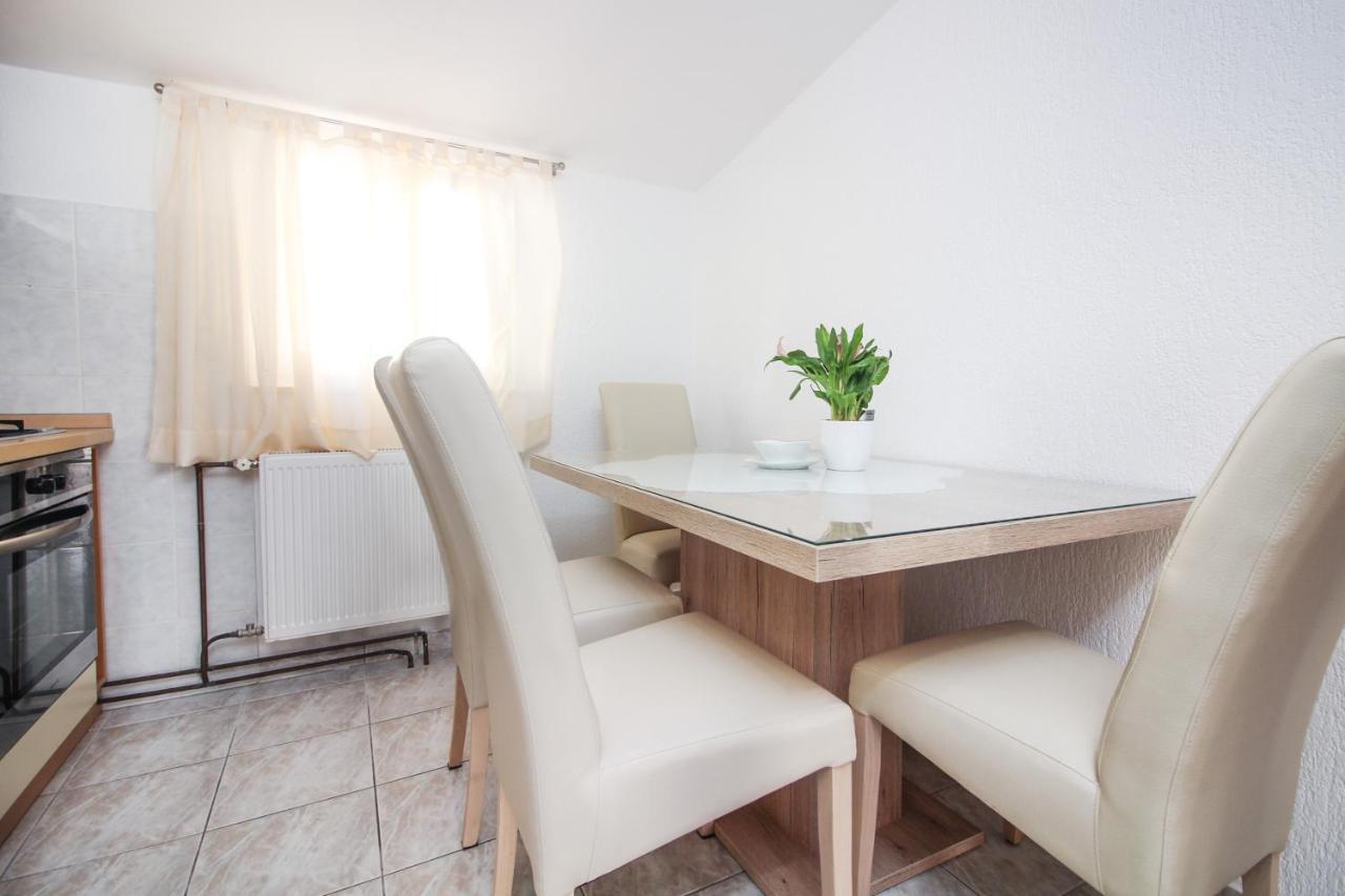 Goles Apartments-First Row To The Sea Rogoznica  Bagian luar foto
