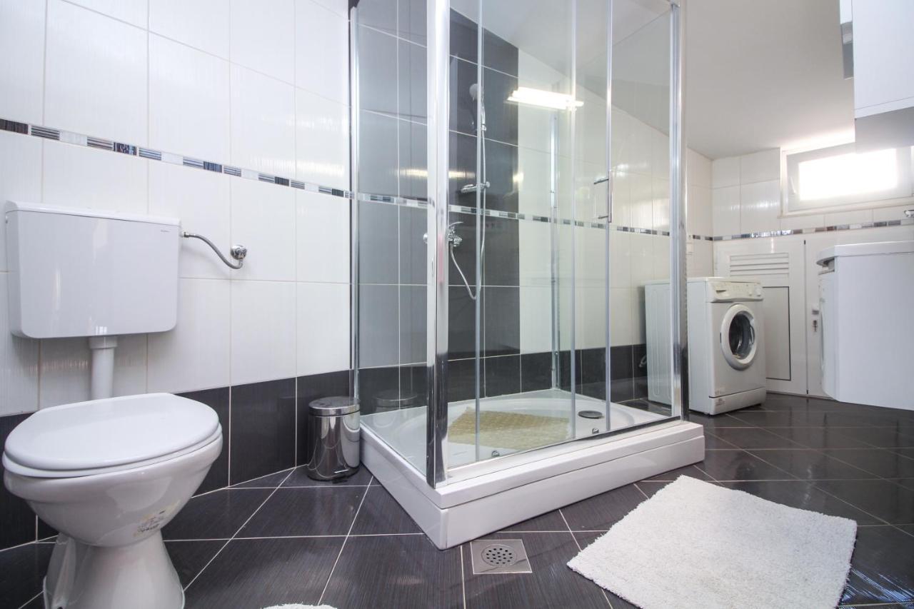 Goles Apartments-First Row To The Sea Rogoznica  Bagian luar foto